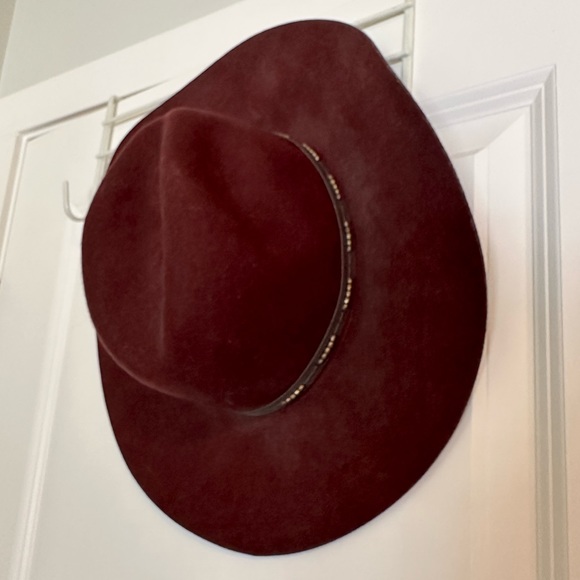 Women’s Burgundy Hat - Picture 1 of 2